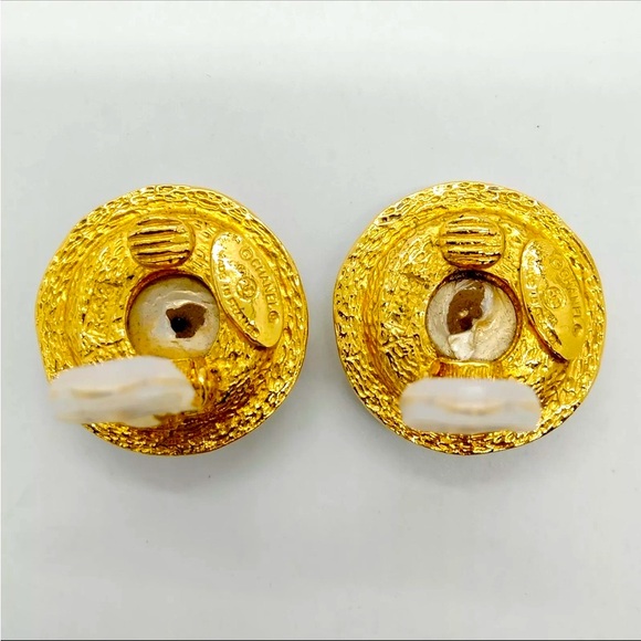Authentic Chanel Gold plated with Pearl Earrings - Picture 6 of 12